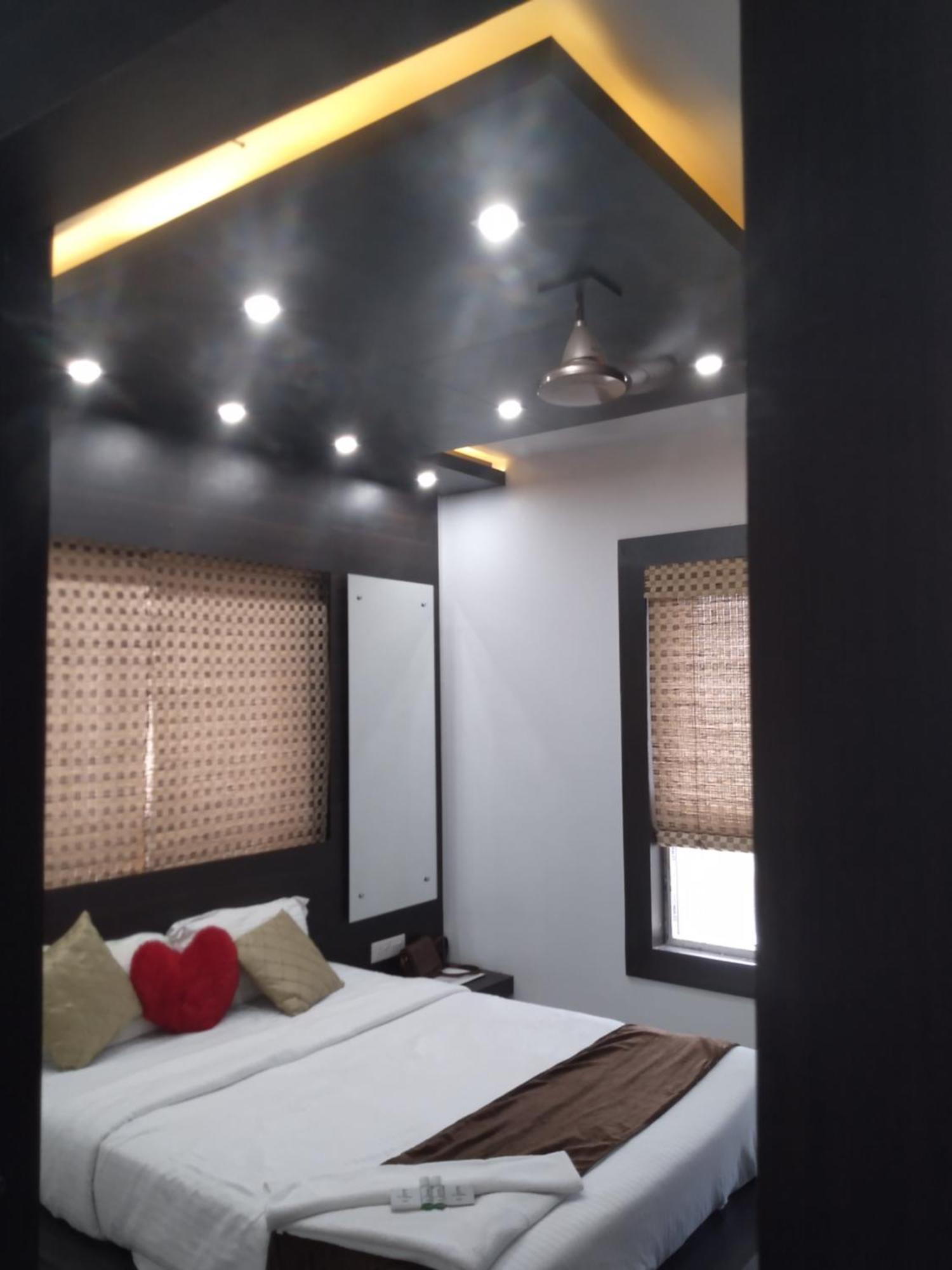 La Platina Premium Suites, Near Puri Sea Beach Exterior photo